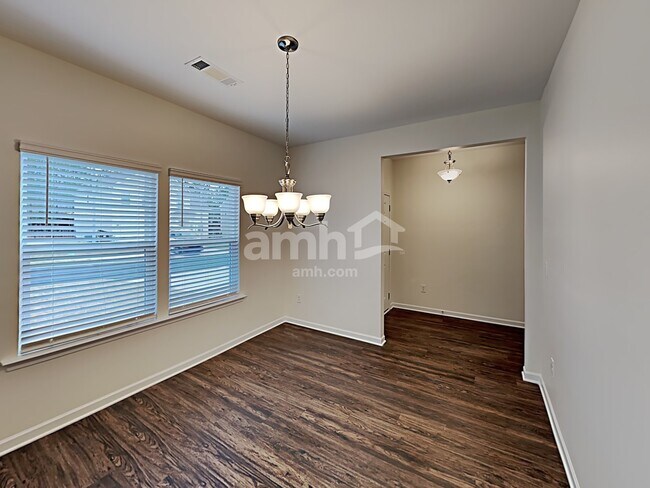 Foto del edificio - 114 Cheatham Hill Ln