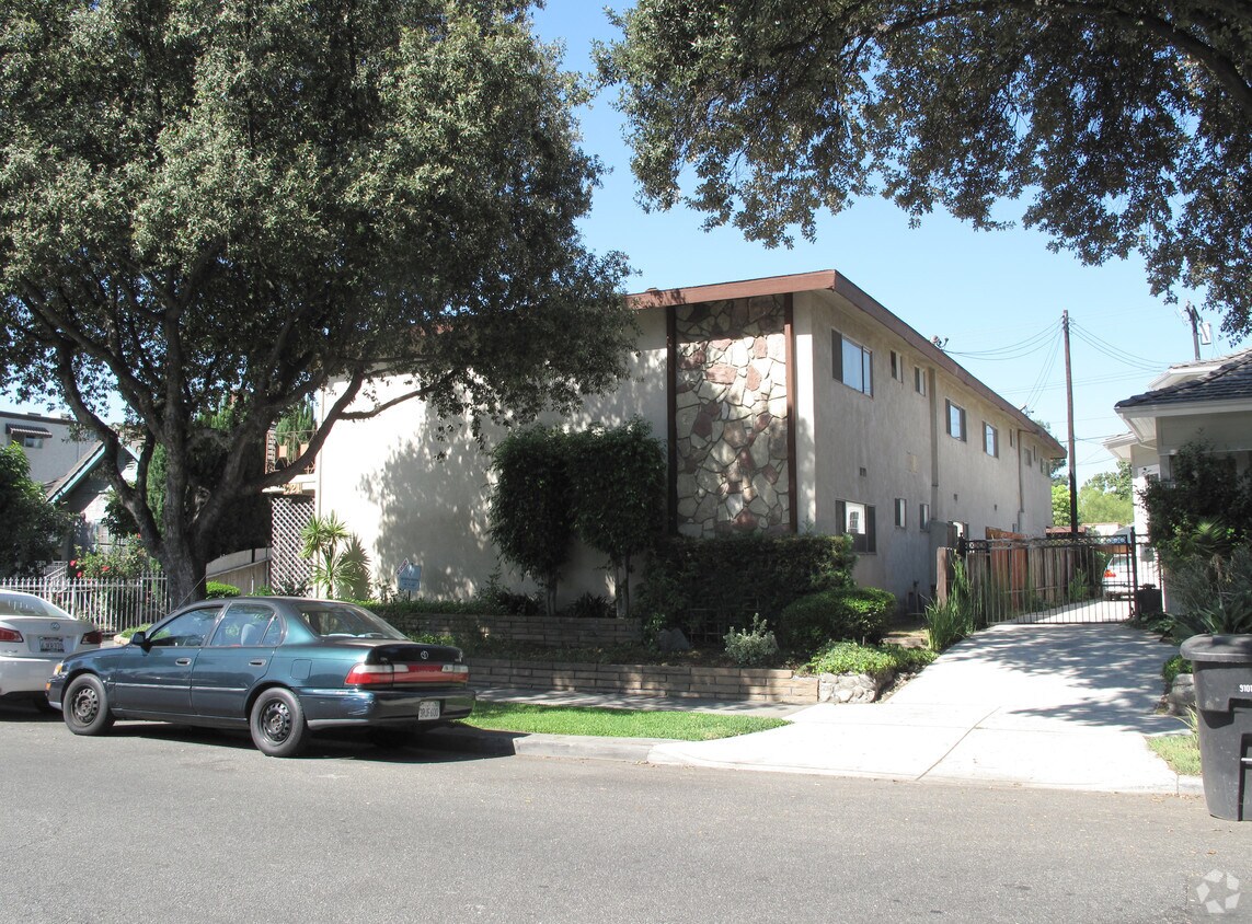Building Photo - 421 N Electric Ave