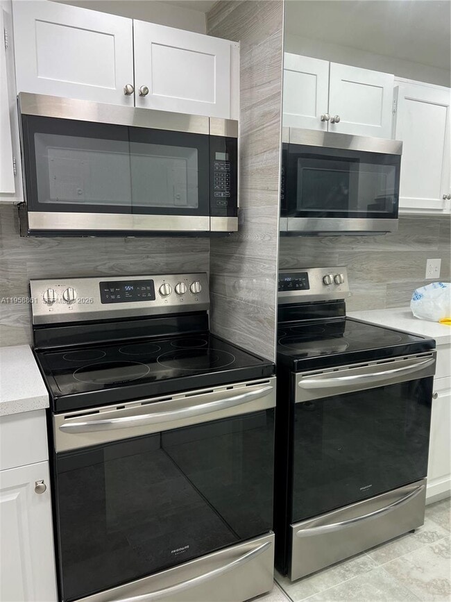 Building Photo - 3740 Inverrary Dr