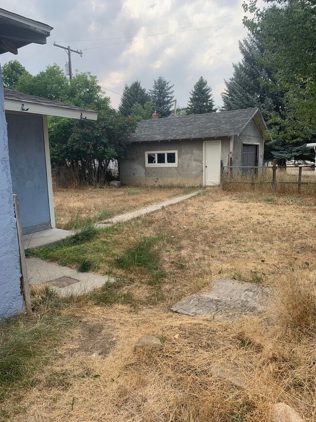 Building Photo - For Rent: 3 Bed / 1 Bath Home in Absarokee...