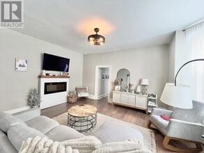 Building Photo - 448 Simcoe St