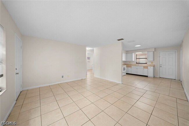 Building Photo - 5553 Fifth Ave