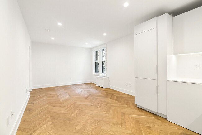 Foto del edificio - 225 W 23rd St