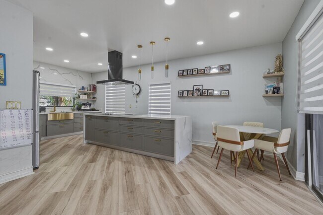 Foto del edificio - 310 NW 207th Way