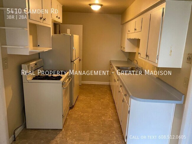 Building Photo - Newly Remodeled 3 bedroom duplex with a 1 ...