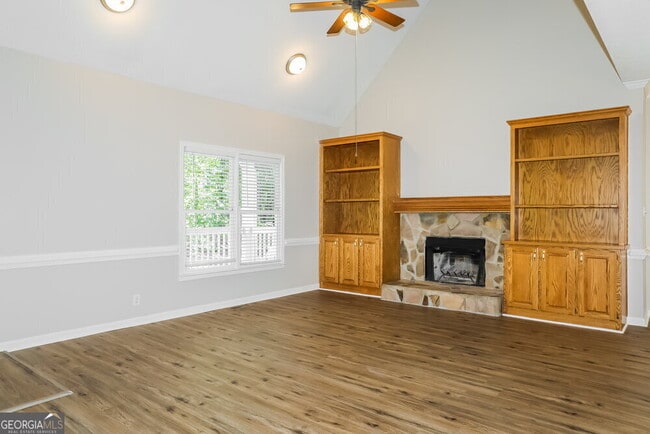 Building Photo - 2461 Sanjo St NE