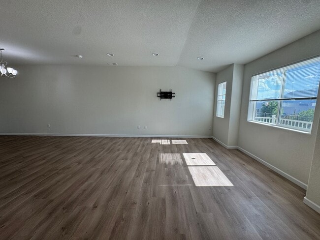 Building Photo - Stylish 3-Bedroom Townhome with Mountain Views & 2-Car Garage