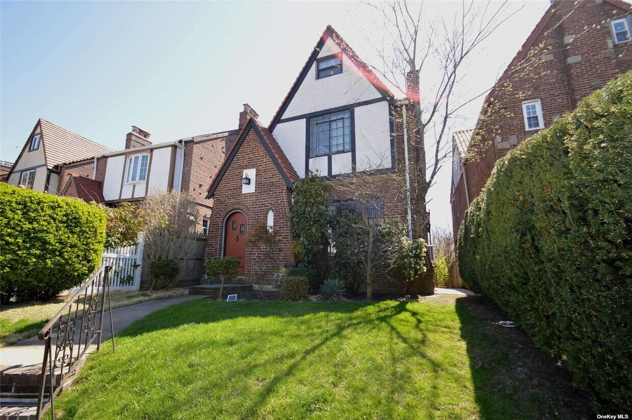 210-06 88th Rd, Queens, NY 11427 - House Rental in Queens, NY ...