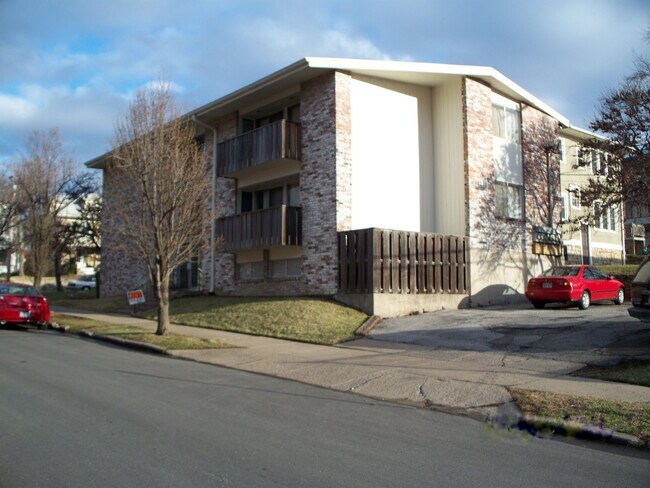 Building Photo - 15 E 50th St