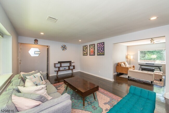 Foto del edificio - 38 Chestnut Hill Pl
