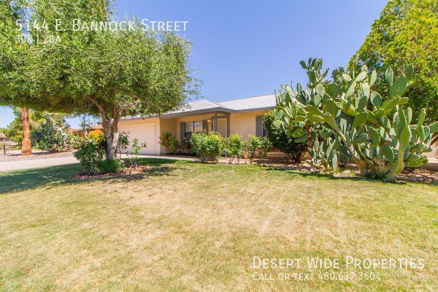 Primary Photo - Gorgeous 3/2 FULLY FURNISHED house right o...