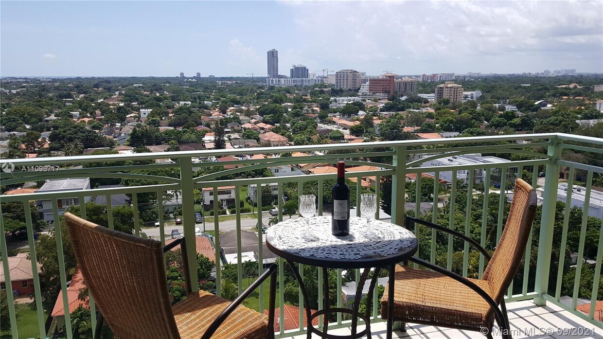 Primary Photo - 3500 Coral Way