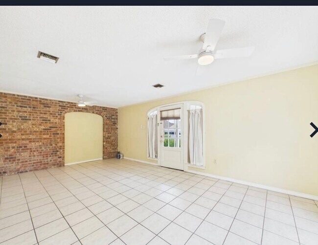 Foto del edificio - 107 Guillot Rd
