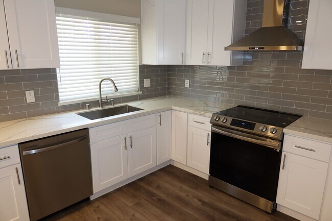 Foto del edificio - 379 Windward Way
