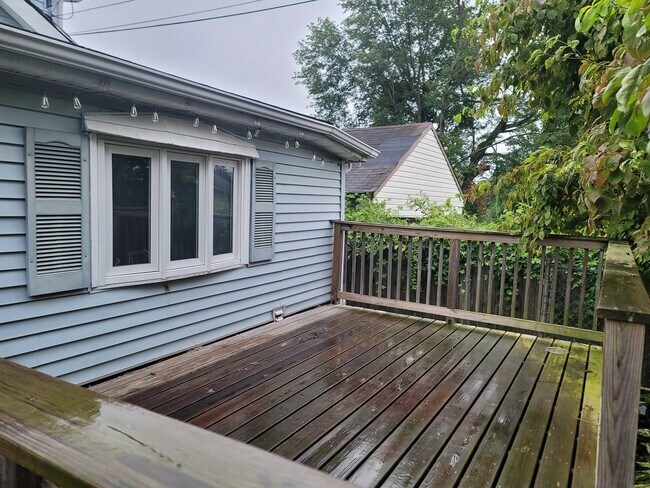 Foto del edificio - 264 Roberts Ave
