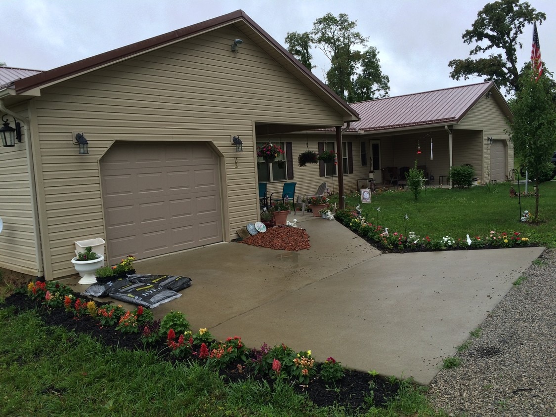 Duplex with attached garage - 208 Ebb Tomblin Rd