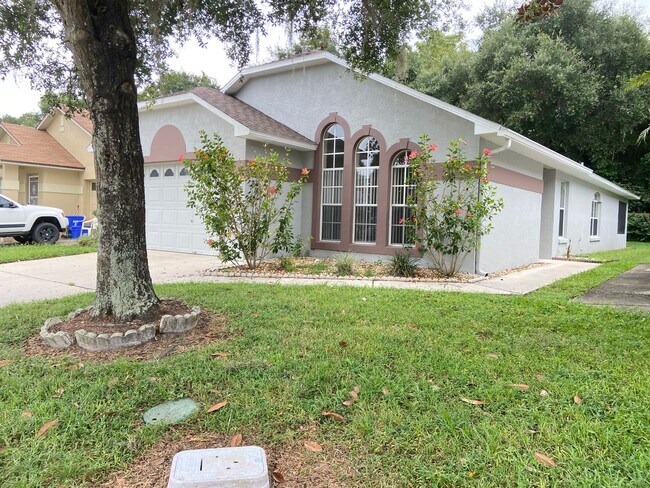 Building Photo - 3 BEDROOM WITH OVERSIZED PATIO