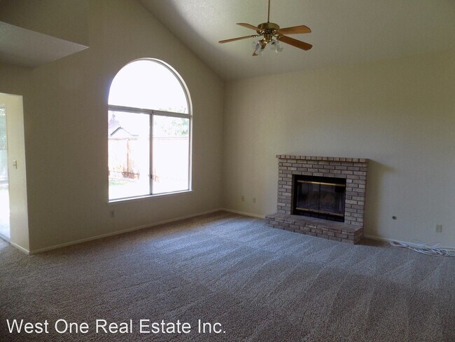 Building Photo - 4 br, 2.5 bath House - 2230 Jenni Lane