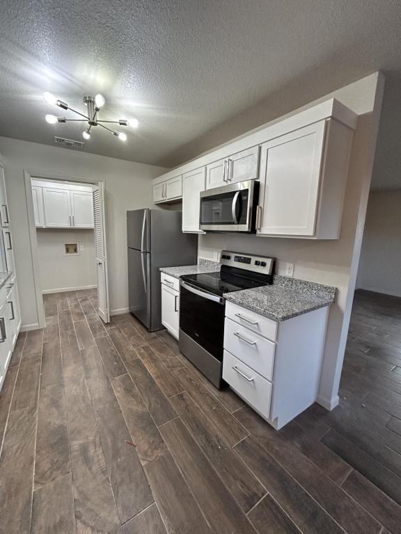 Foto del edificio - 3105 Vista Ln