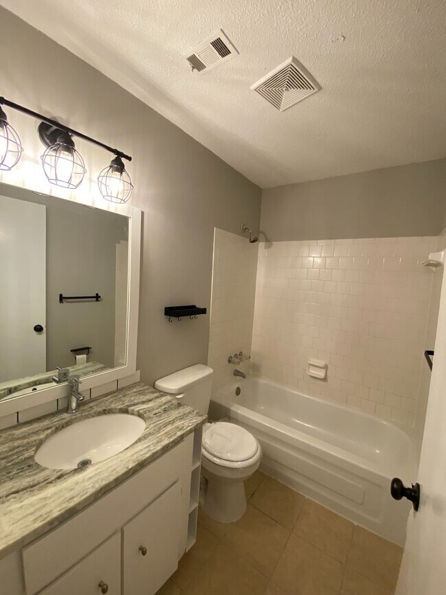 Foto del edificio - **MANAGERS SPECIAL $250 OFF FIRST MONTH RE...