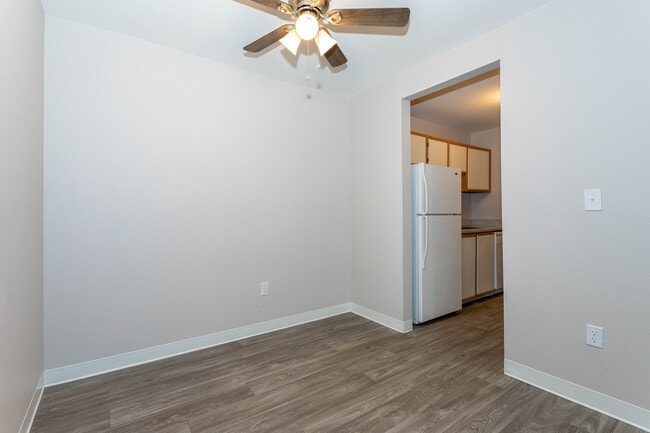 Building Photo - One and Two Bedroom Apartment Homes in Fed...
