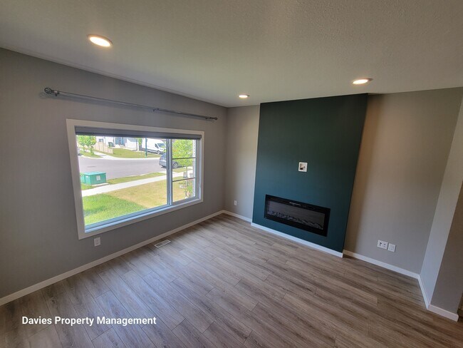 Photo du bâtiment - 403-437 37 Ave NW