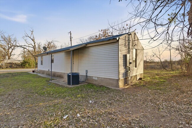 Building Photo - 212 Salinas Rd
