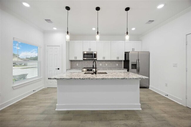 Foto del edificio - 7832 Booker St