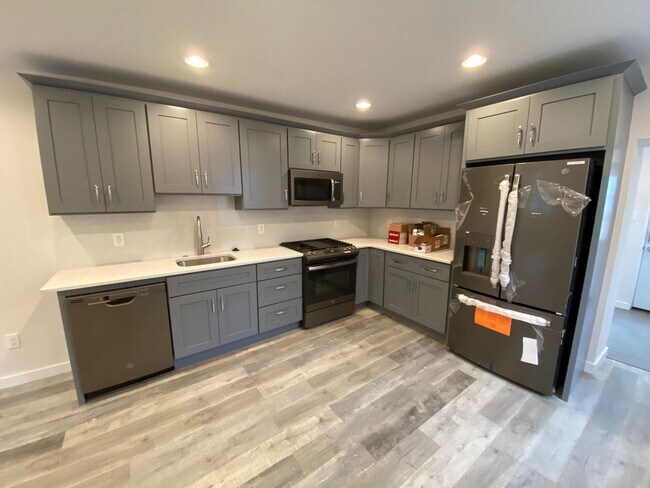Building Photo - Remodeled Home - Fishtown