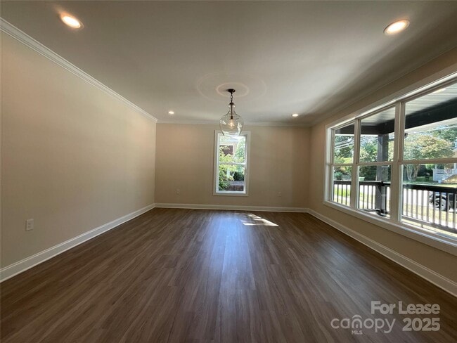 Foto del edificio - 307 N Catawba St