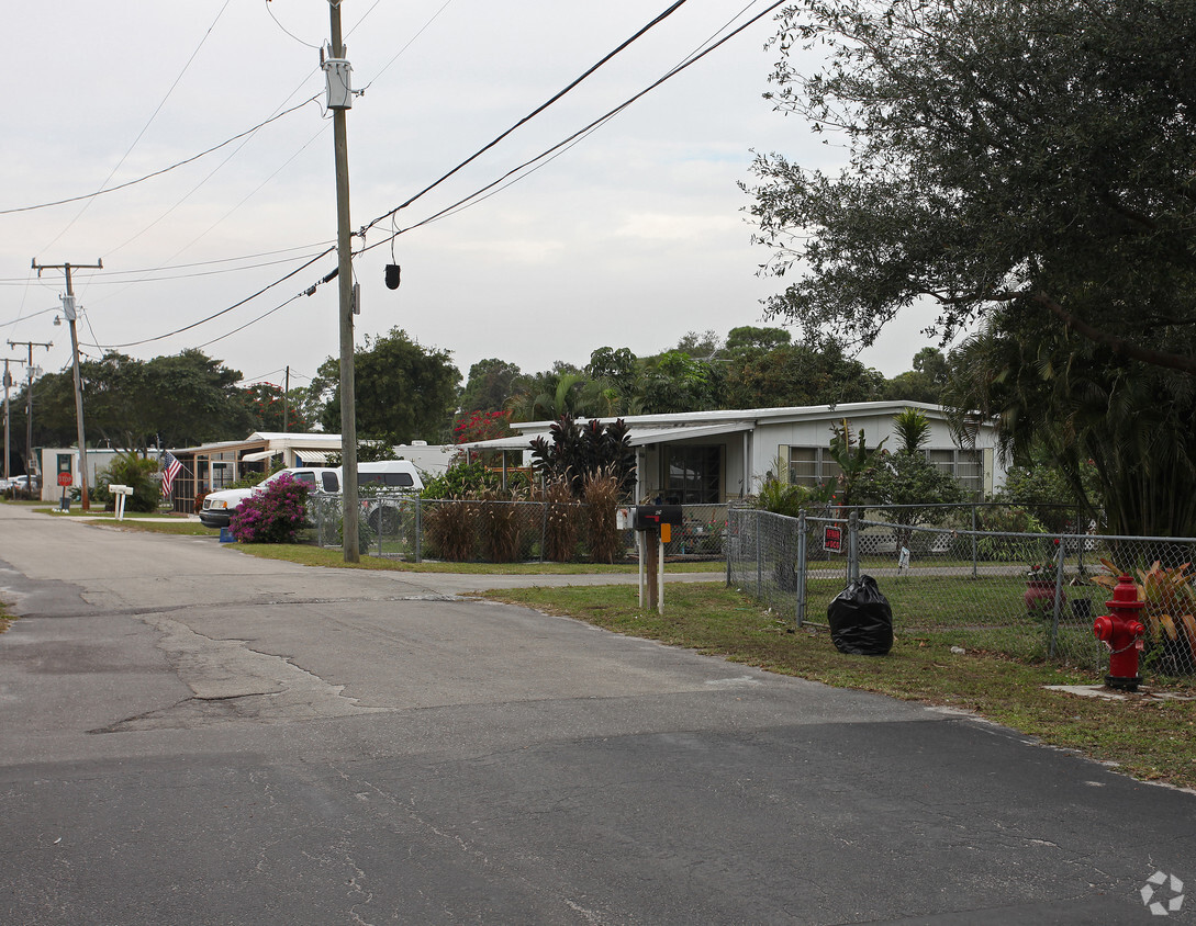 Primary Photo - Casa Loma Mobile Home Park