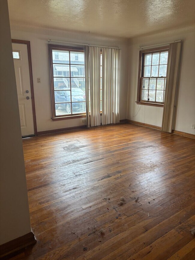 Foto del edificio - 3bd Single off Miles Cash Pay