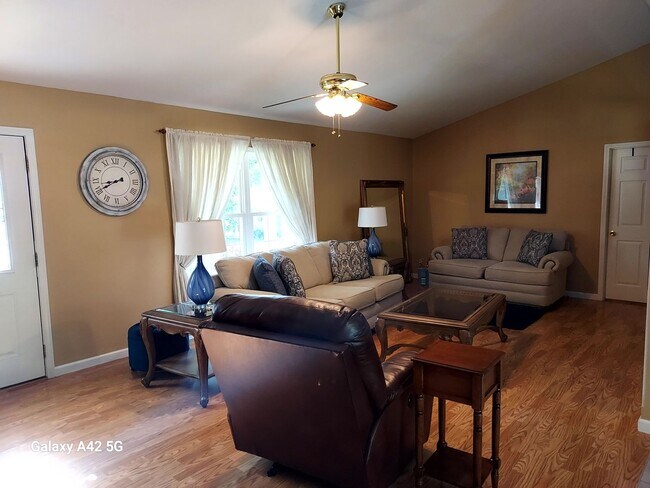 Foto del edificio - 2 bedroom / 2 bath located in Lake Tansi