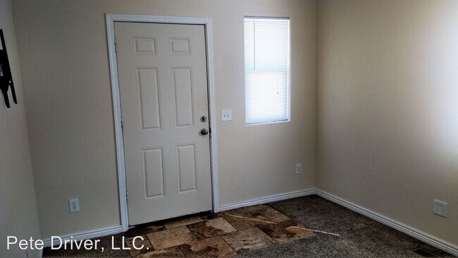Foto del edificio - 1 br, 1 bath House - 406 E. 5th Street