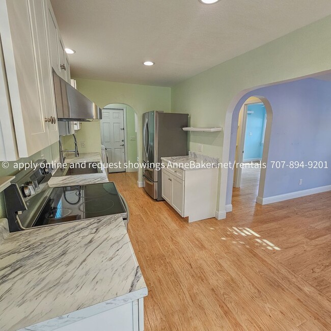 Building Photo - Downtown home on Corner Lot Available Now
