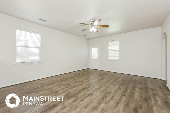 Foto del edificio - 9225 Lone Cypress Dr