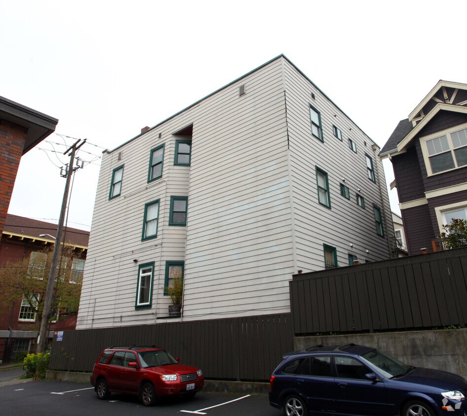 Building Photo - 1061 E Mercer St