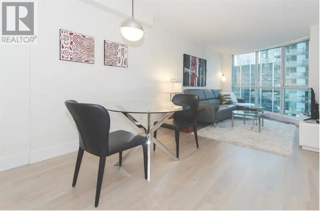 Building Photo - 555-1555 Jervis St