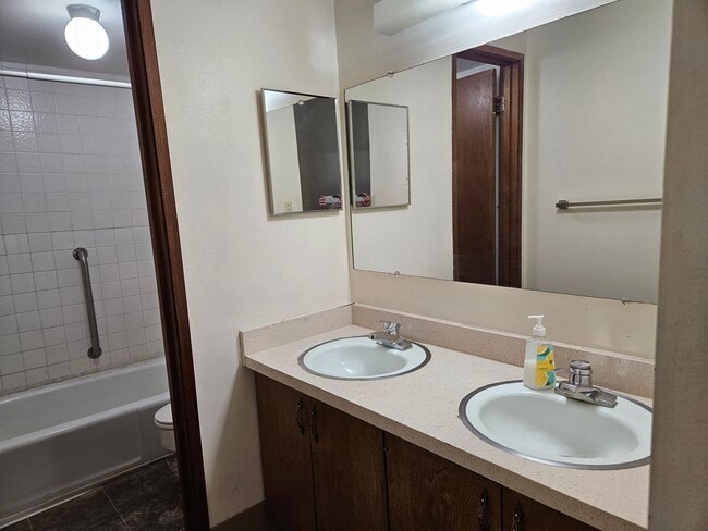 Building Photo - 320 S 700 E