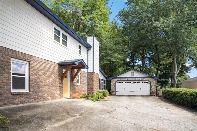Foto del edificio - 4989 Kingswood Dr