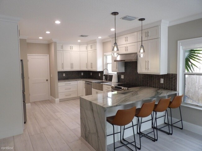 Foto del edificio - 3 br, 2 bath House - 640 NE 15th Pl