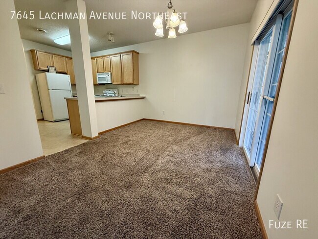 Foto del edificio - 7645 Lachman Ave NE