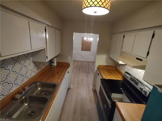 Building Photo - 6080 Camellia Dr