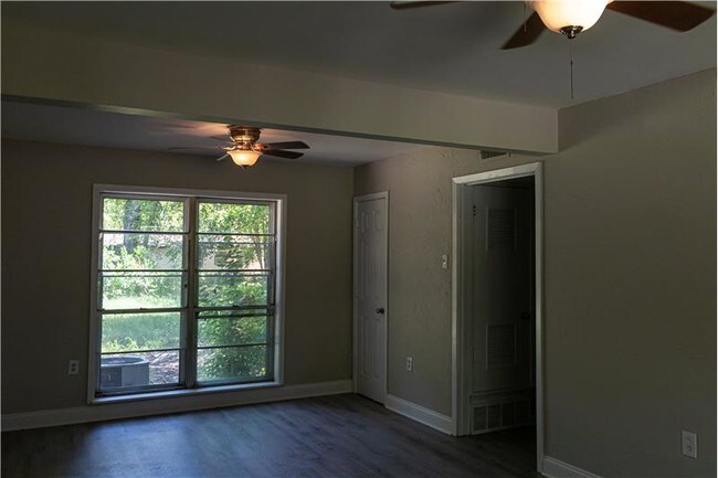 Building Photo - 2524 Driftwood St