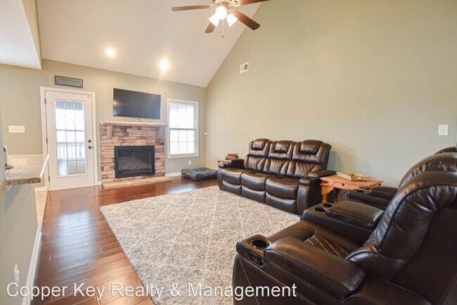 Foto del edificio - 5 br, 3 bath House - 992 Smoots Drive
