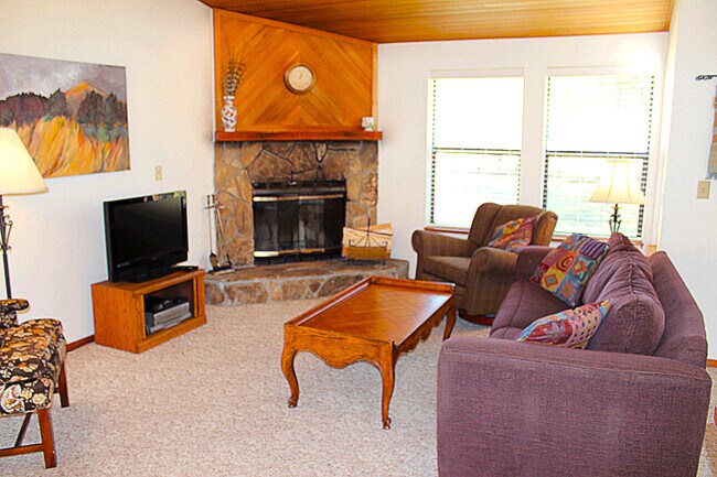 Foto del edificio - 36 Fairway Village Ln
