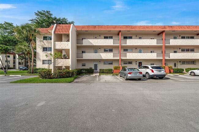 Foto del edificio - 300 S Hollybrook Dr