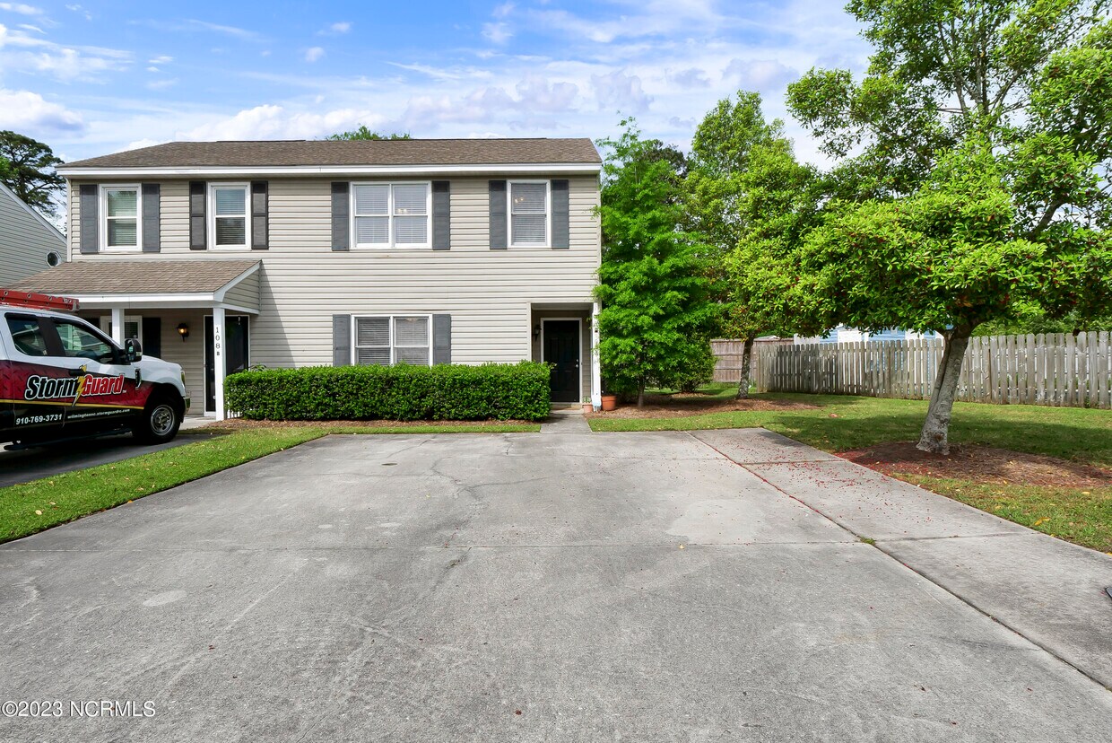 Primary Photo - 108 Lullwater Dr