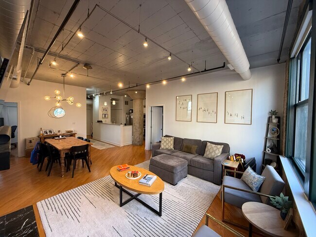 Foto del edificio - 411 W Ontario St