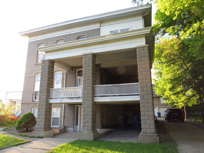 Building Photo - 310 E Washington St